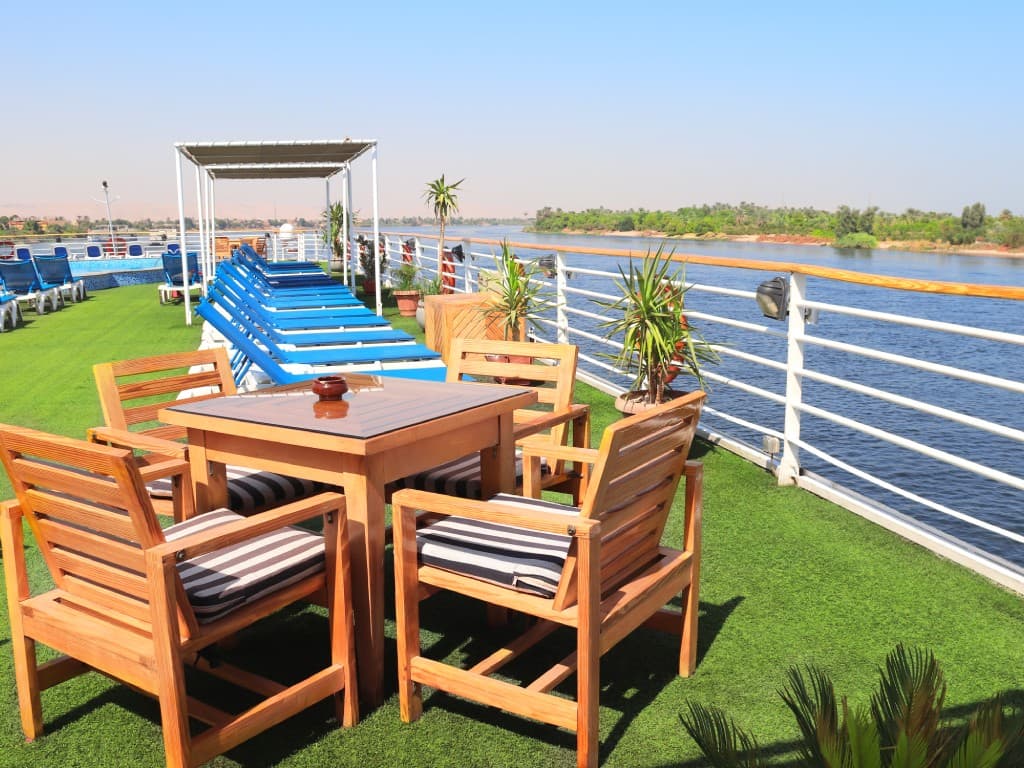 NIle Cruise Top NIle Cruise Top